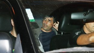 André Esteves liberado para voltar ao banco