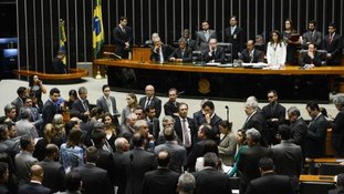 Negociações não param nas horas finais que antecedem a votação do impeachment