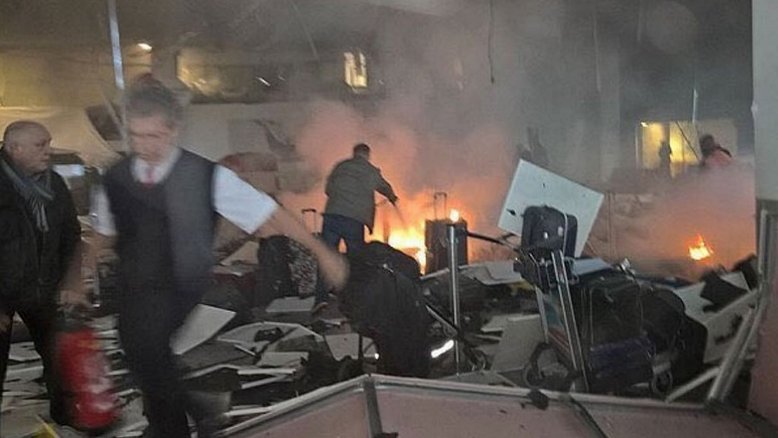 Atentado no aeroporto de Istambul deixa dezenas de mortos e feridos