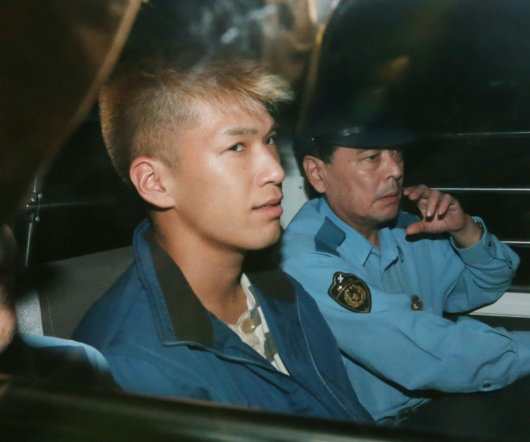 Japonês que matou 19 pessoas em centro psiquiátrico sorri para as câmeras