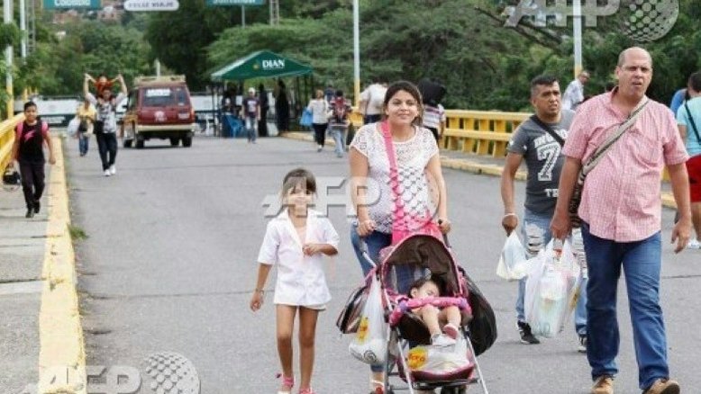 Venezuelanos terão 12h para cruzar fronteira e se abastecer na Colômbia