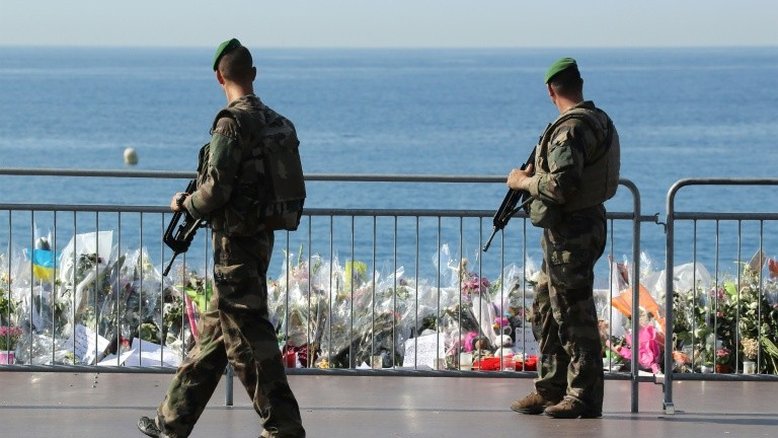 Ciclista que tentou parar caminhão do assassino de Nice agiu por 'instinto'