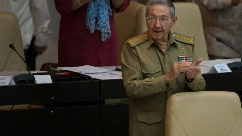 Raúl Castro pede a cubanos que economizem e nega especulações de crise