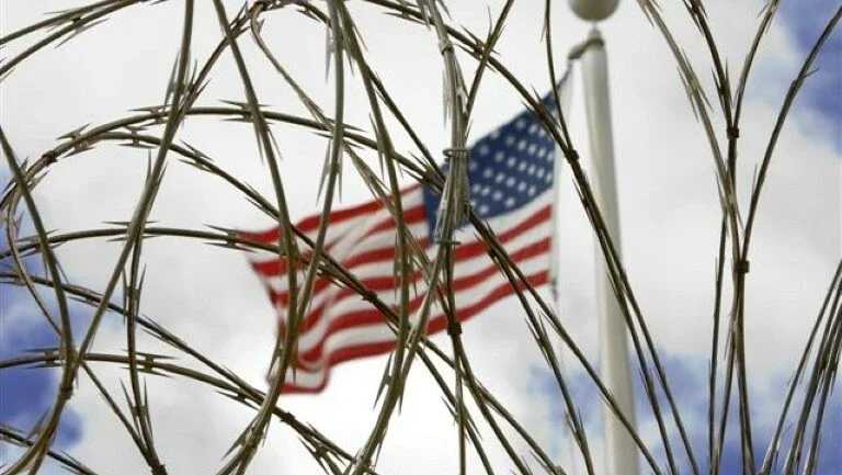 EUA transferem dois detentos de Guantánamo para a Sérvia
