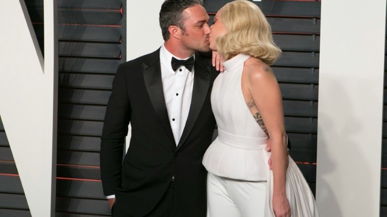 Lady Gaga desfaz noivado mas acredita em reconciliação