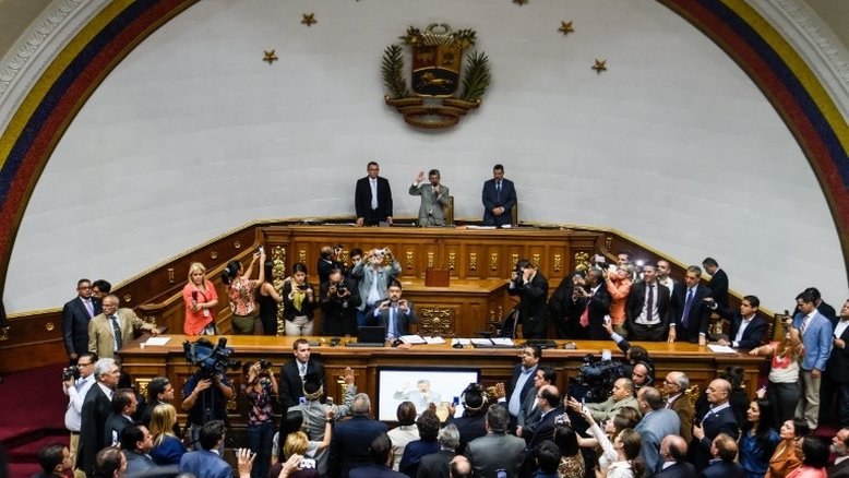 Parlamento desafia chavismo e incorpora três deputados do Amazonas