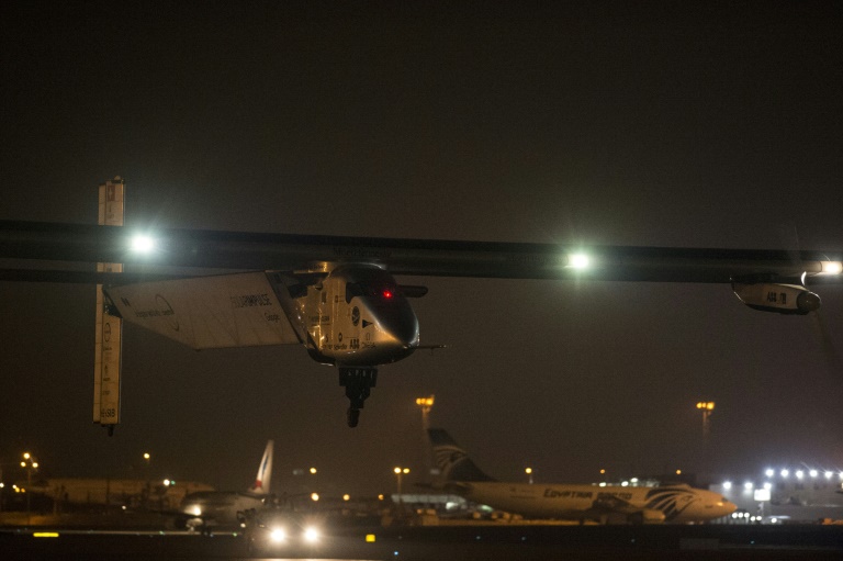 Avião Solar Impulse 2 completa volta ao mundo
