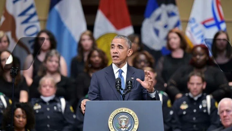 Obama pede unidade aos EUA em cerimônia para policiais mortos em Dallas