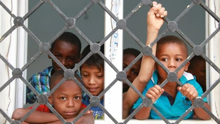 Conflito na Líbia privou 279.000 crianças de ir à escola