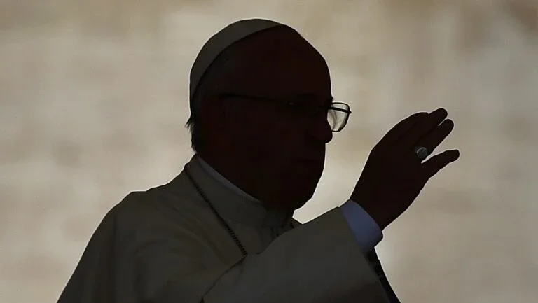 Papa alerta religiosas enclausuradas para riscos da internet