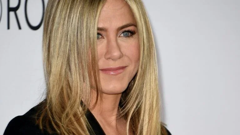 Jennifer Aniston critica tabloides por comentários sobre seu corpo