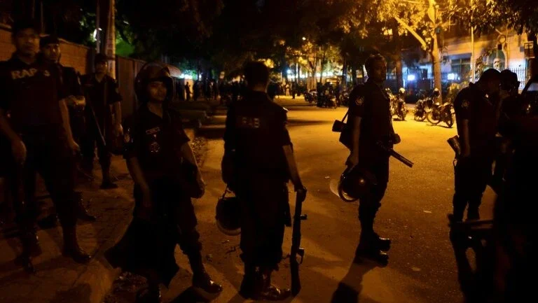 Polícia de Bangladesh acusa canadense de ser responsável por massacre em Daca