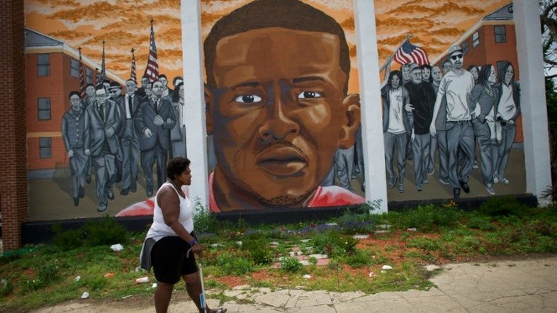 Retiradas acusações contra policiais por morte de negro em Baltimore