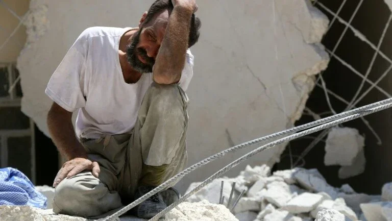 Vídeo mostra rebeldes sírios decapitando menor em Aleppo