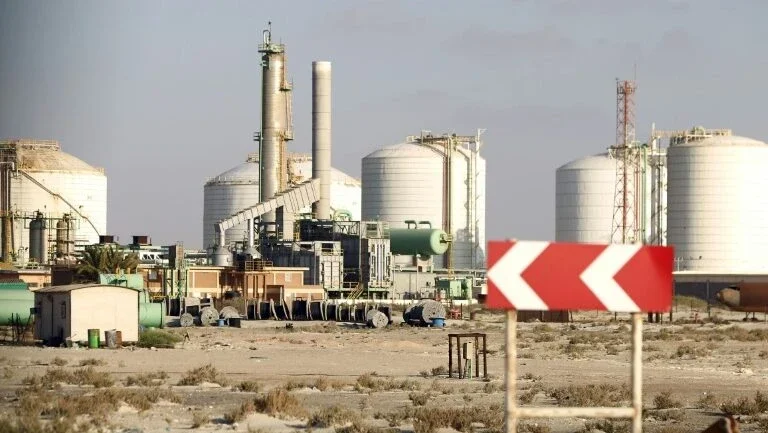 Líbia: dois terminais de petróleo são reabertos para exportação