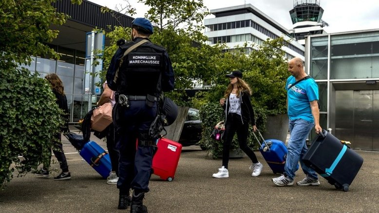 Segurança reforçada em aeroporto de Amsterdã após ameaças terroristas