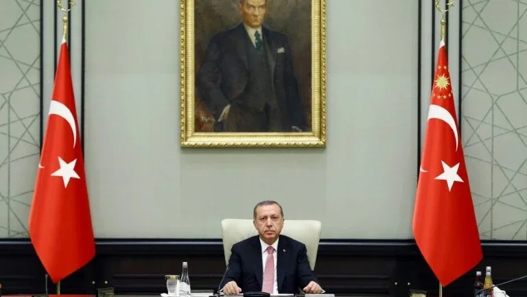 Extensão de expurgo na Turquia após fracasso de golpe de Estado
