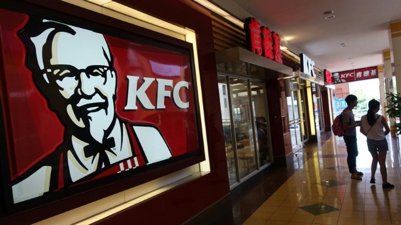 Protestos contra os EUA em restaurantes KFC da China