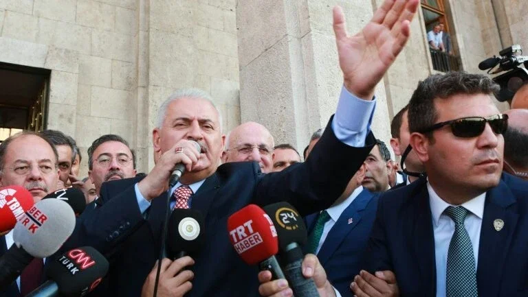 Turquia promete arrancar pela raiz influência de opositor Fethullah Gülen