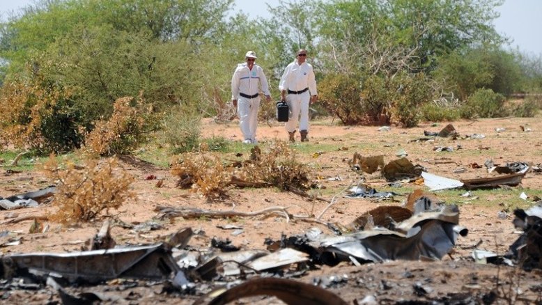 Pilotos de avião que caiu no Mali em 2014 não tinham formação necessária