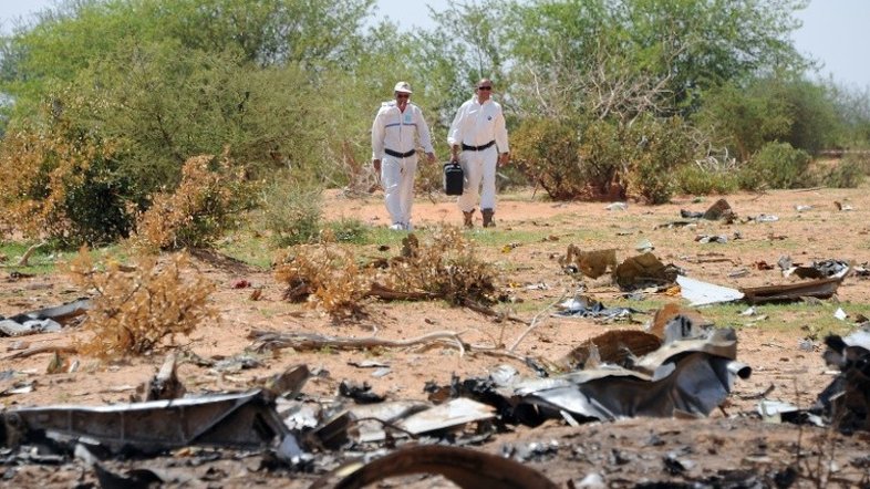 Pilotos de avião que caiu no Mali em 2014 não tinham formação necessária