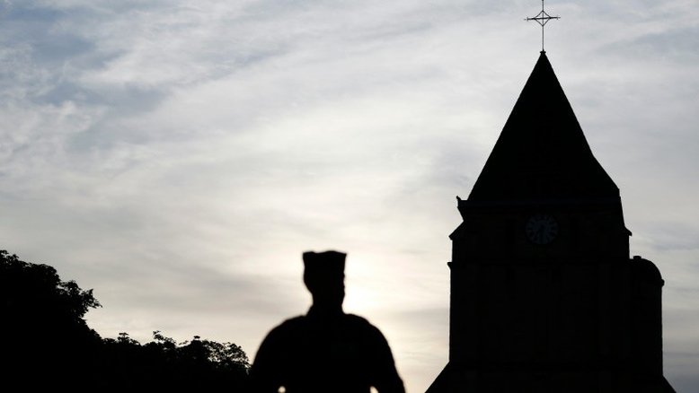 Jovem próximo a assassino de padre francês foi detido em Genebra antes de ataque