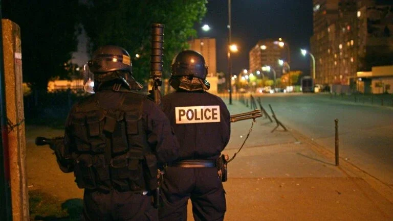 Segunda noite de violência termina com nove presos na região de Paris