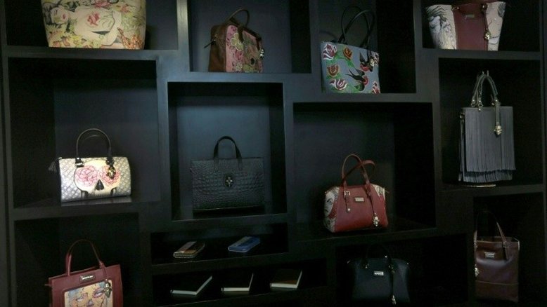 O duplo sucesso da 'Prison Art': bolsas de luxo feitas por mexicanos presos