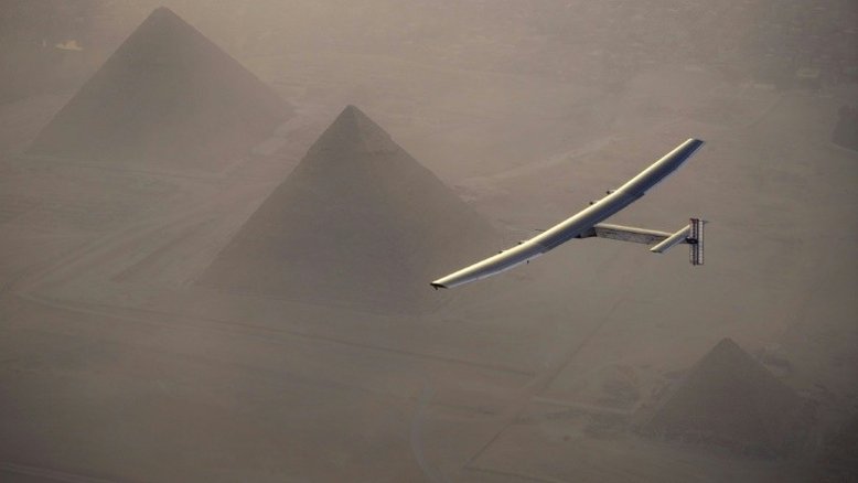 Avião Solar Impulse pousa no Egito em penúltima etapa de sua volta ao mundo