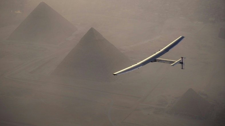 Avião Solar Impulse pousa no Egito em penúltima etapa de sua volta ao mundo