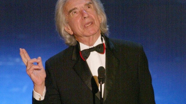 Morro cineasta canadense Arthur Hiller, diretor de 'Love Story'