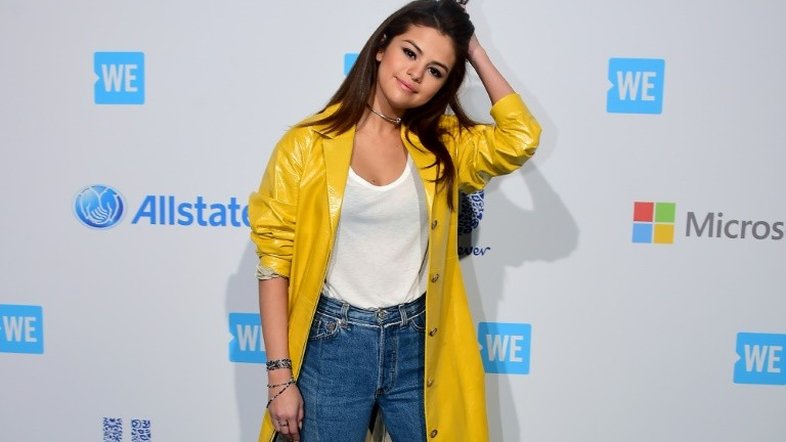 Selena Gomez avalia venda do império de cosméticos Rare Beauty, de US$ 2 bilhões, diz relatório