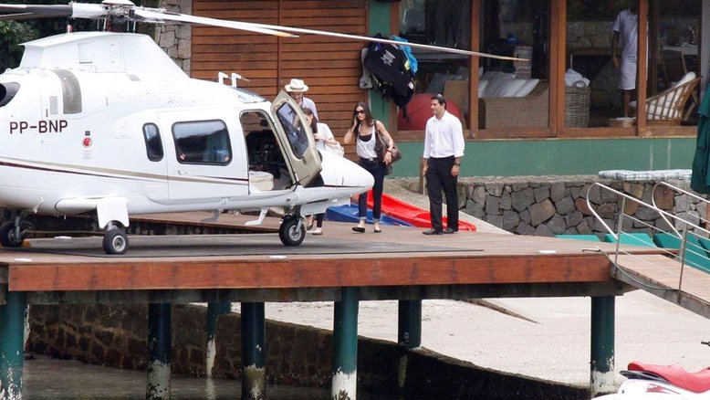 Ashton e Demi: folga em Angra