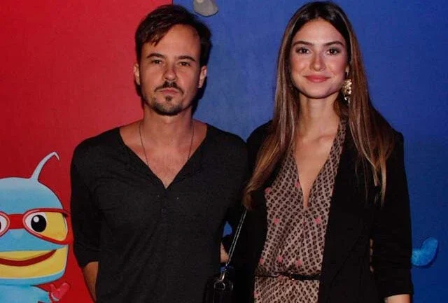 Paulo Vilhena e Thaila Ayala juntos na TV