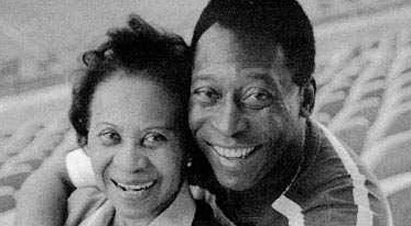 Pelé homenageia sua mãe