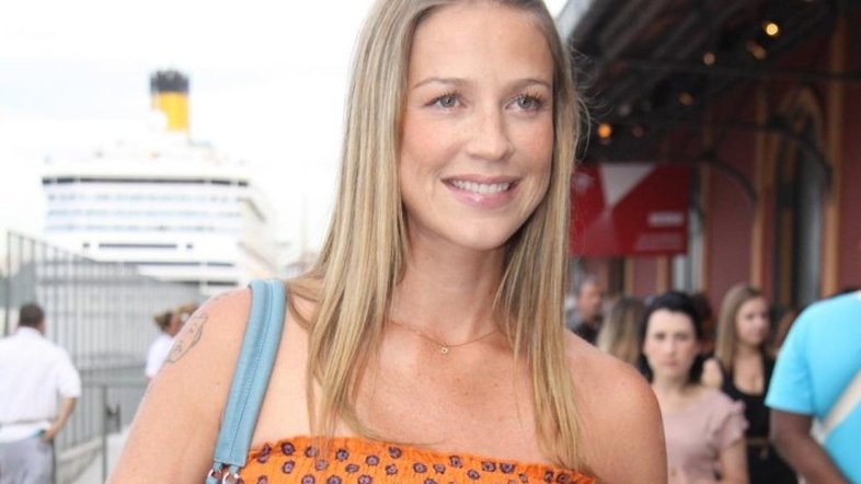 Luana Piovani no altar