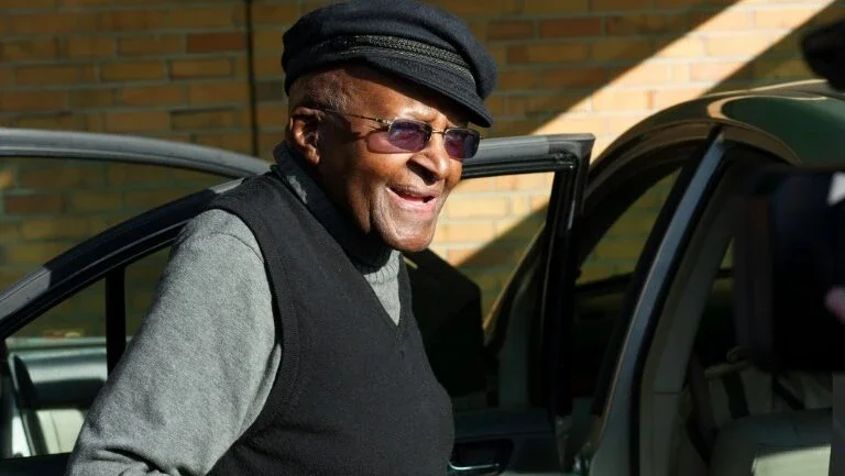 Desmond Tutu internado com infecção