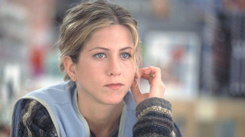 Jennifer Aniston responde críticas após declarar que corta relações com pessoas antivacina