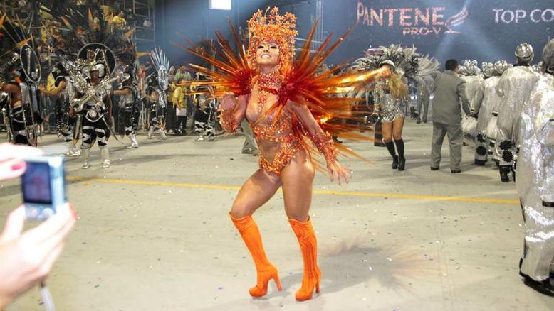 Sabrina Sato brilha na Gaviões