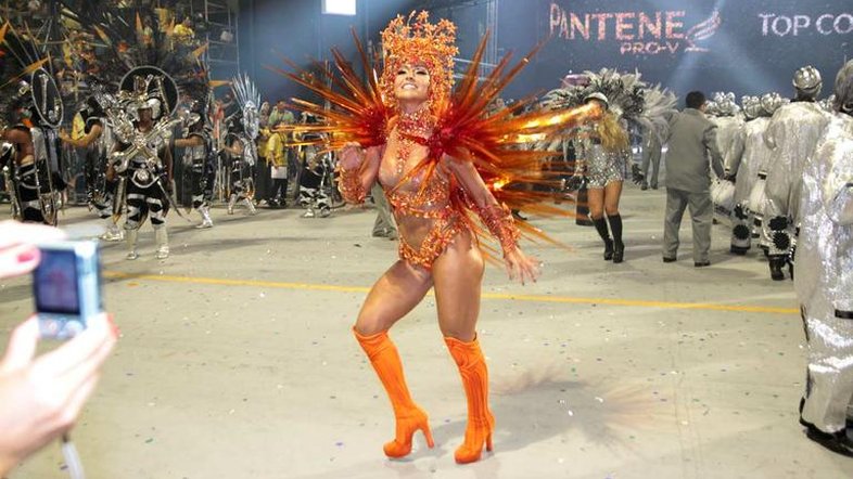 Sabrina Sato brilha na Gaviões
