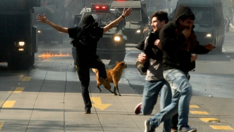 Milhares se manifestam contra reforma educacional no Chile