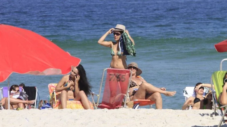 Nívea Stelmann na praia