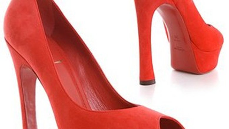 Louboutin e YSL na justiça