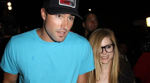 Avril Lavigne se envolve em briga