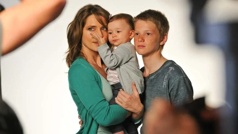 Letícia Spiller ao lado dos filhos