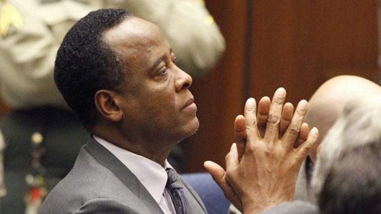 Conrad Murray pega 4 anos de prisão
