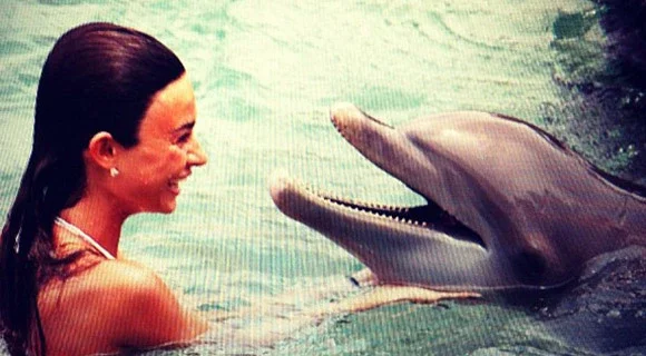 Thaila Ayala e o golfinho