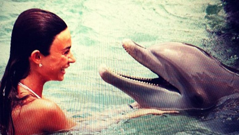 Thaila Ayala e o golfinho