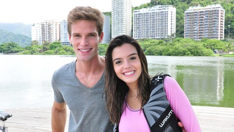Giovanna Lancellotti parabeniza Jonatas Faro