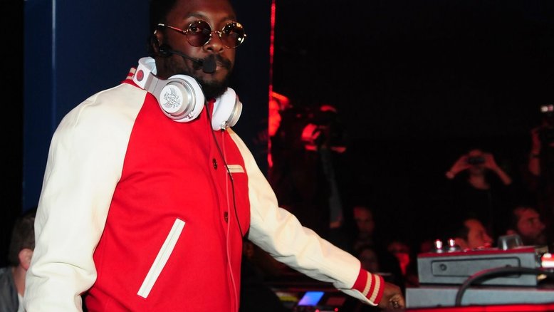 Cantor do Black Eyed Peas acusa comissária de bordo de racismo